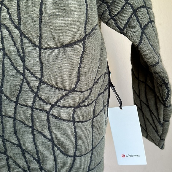 Lululemon jacket thick cozy size 4 NWT $298 - Picture 3 of 5